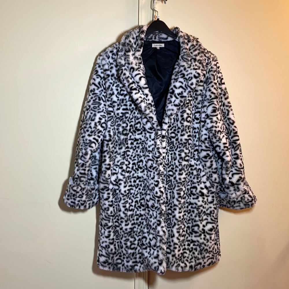 Cotton Blue animal print faux fur coat size L